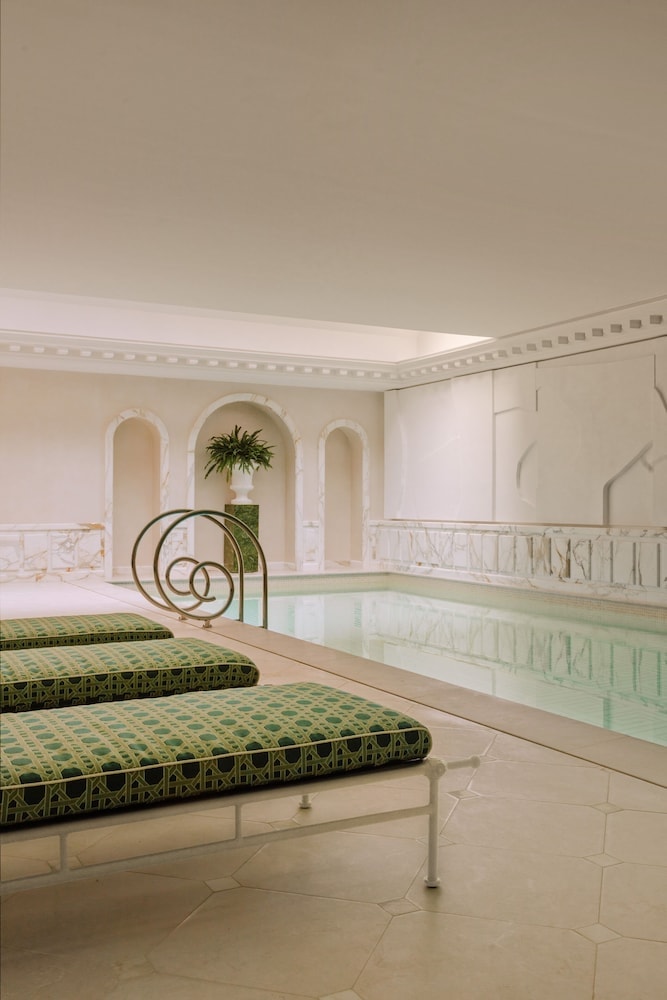 Saint James Paris - Relais & Chateaux